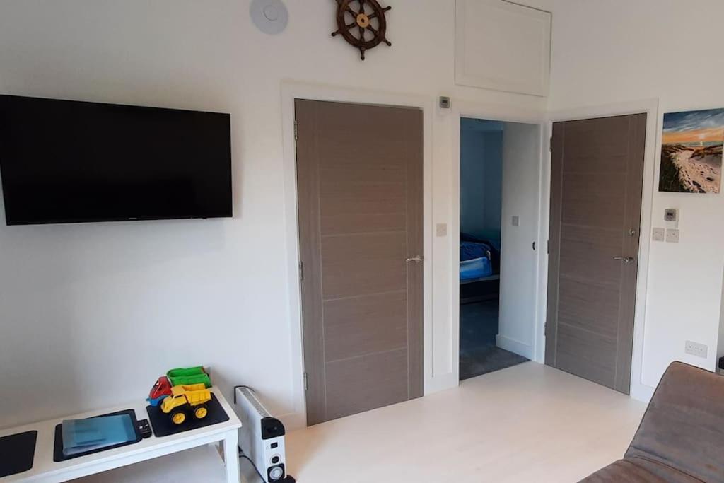 Sycamore Lodge Kent With Ev Zappi Type 2, Swimming Pool For A Fee Sellindge Exterior foto